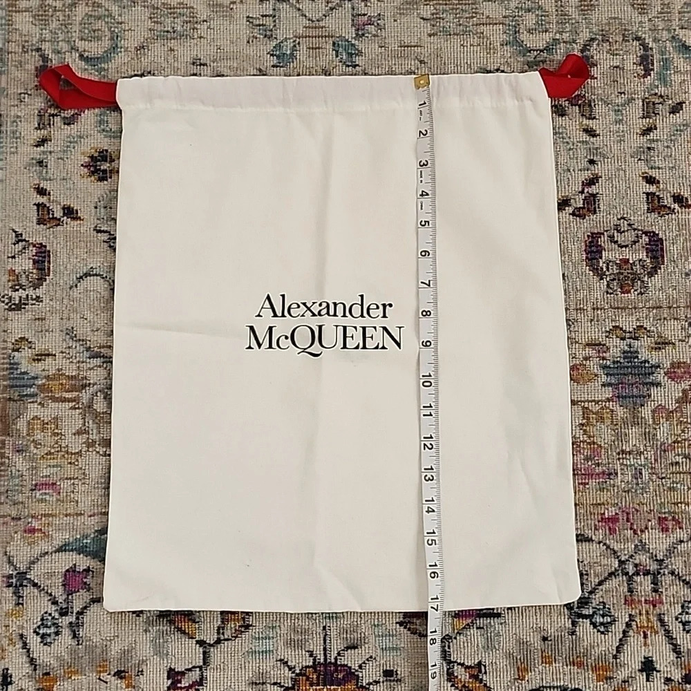 Alexander McQueen Show Bag. - Picture 11 of 11